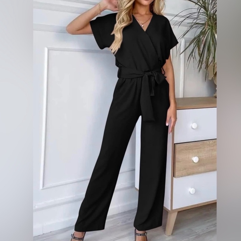 pretty garden 𖤓 black wrap jumpsuit. nwt.